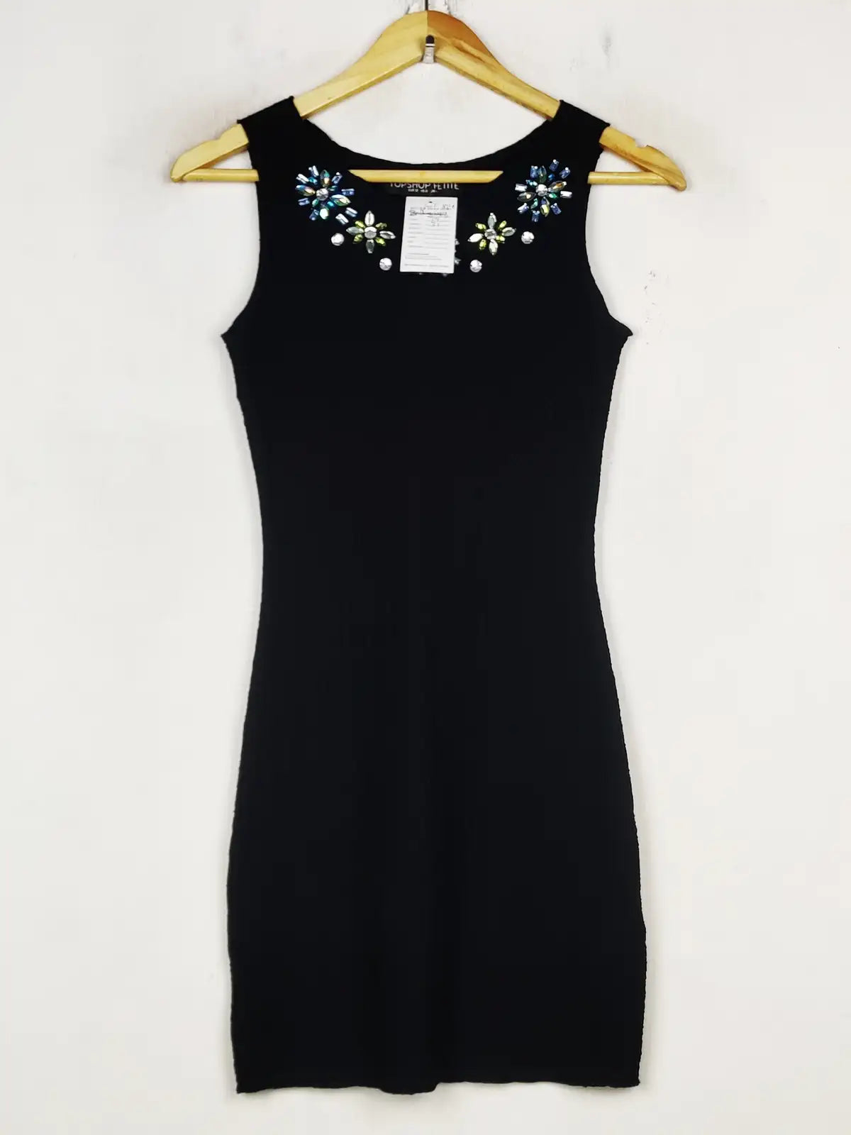 Buy online pre-used pre-loved 100% authentic & Original branded Top Shop (SWT-8341) available in Pakistan. Top international brands avilable.