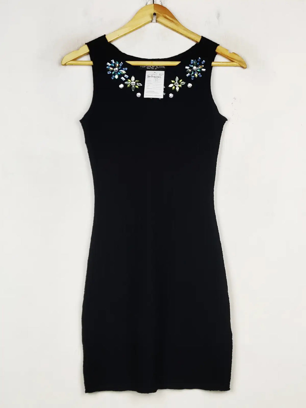 Buy online pre-used pre-loved 100% authentic & Original branded Top Shop (SWT-8341) available in Pakistan. Top international brands avilable.