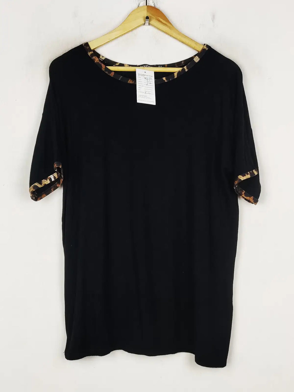 Buy online pre-used pre-loved 100% authentic & Original branded Boohoo (SWT-8377) available in Pakistan. Top international brands avilable.