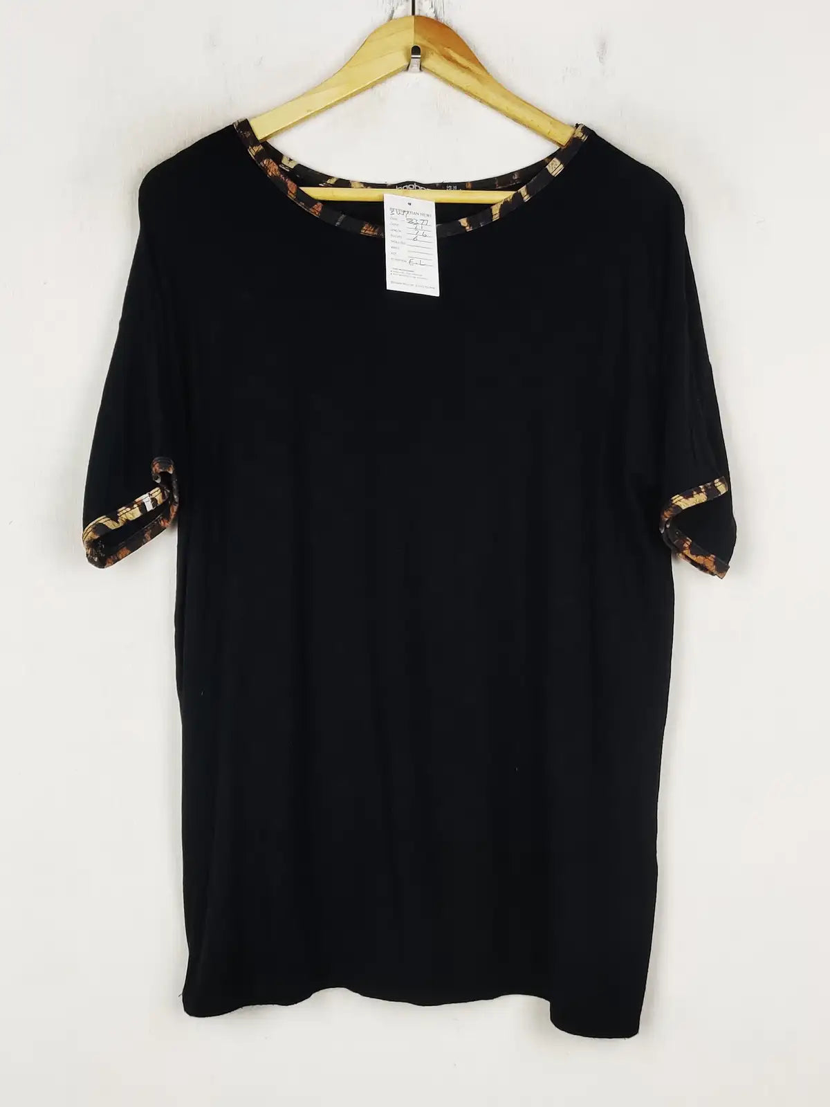 Buy online pre-used pre-loved 100% authentic & Original branded Boohoo (SWT-8377) available in Pakistan. Top international brands avilable.