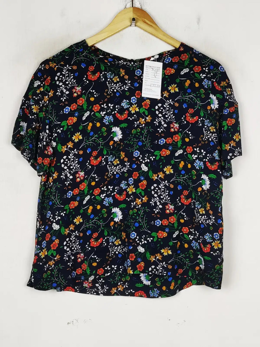 Buy online pre-used pre-loved 100% authentic & Original branded H&M (SWT-8385) available in Pakistan. Top international brands avilable.