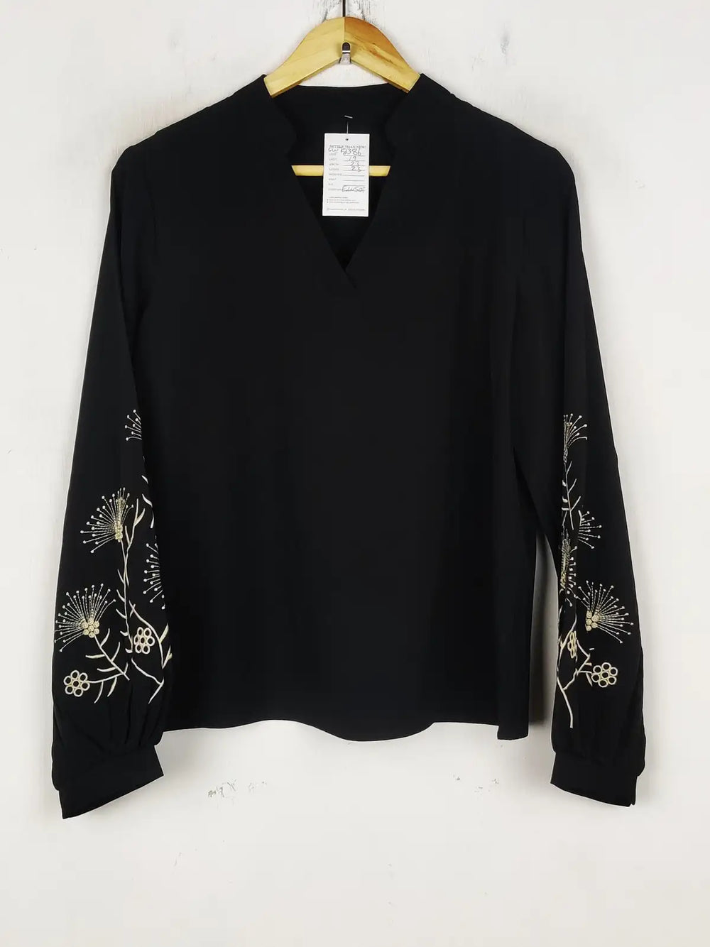 Buy online pre-used pre-loved 100% authentic & Original branded Unknown Brand (SWT-8386) available in Pakistan. Top international brands avilable.