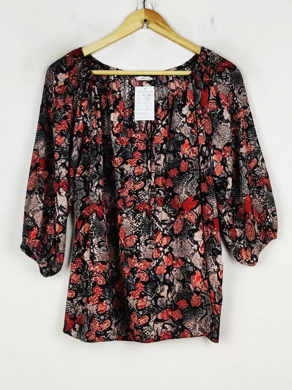 Buy online pre-used pre-loved 100% authentic & Original branded Tu (SWT-8413) available in Pakistan. Top international brands avilable.