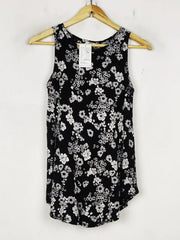 Buy online pre-used pre-loved 100% authentic & Original branded Old Navy (SWT-8417) available in Pakistan. Top international brands avilable.