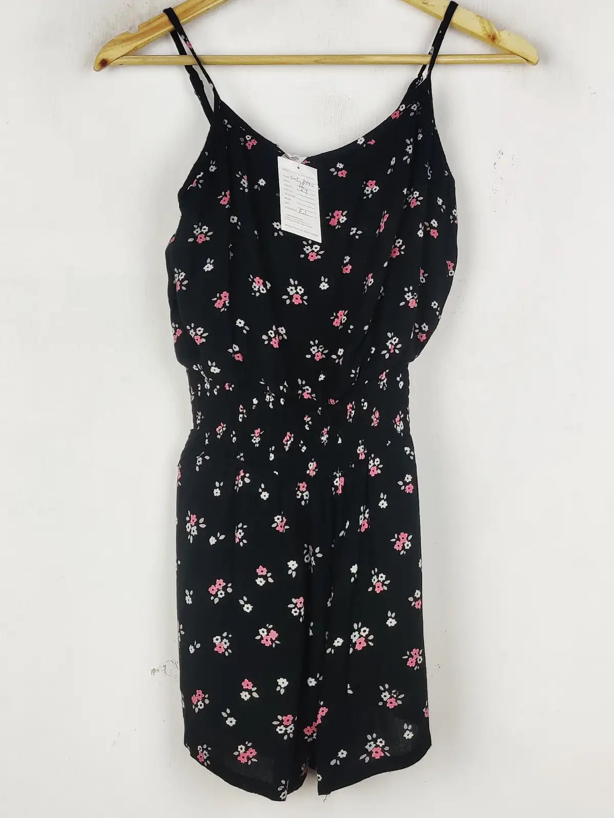Buy online pre-used pre-loved 100% authentic & Original branded Dunnes Stores (SWT-8445) available in Pakistan. Top international brands avilable.