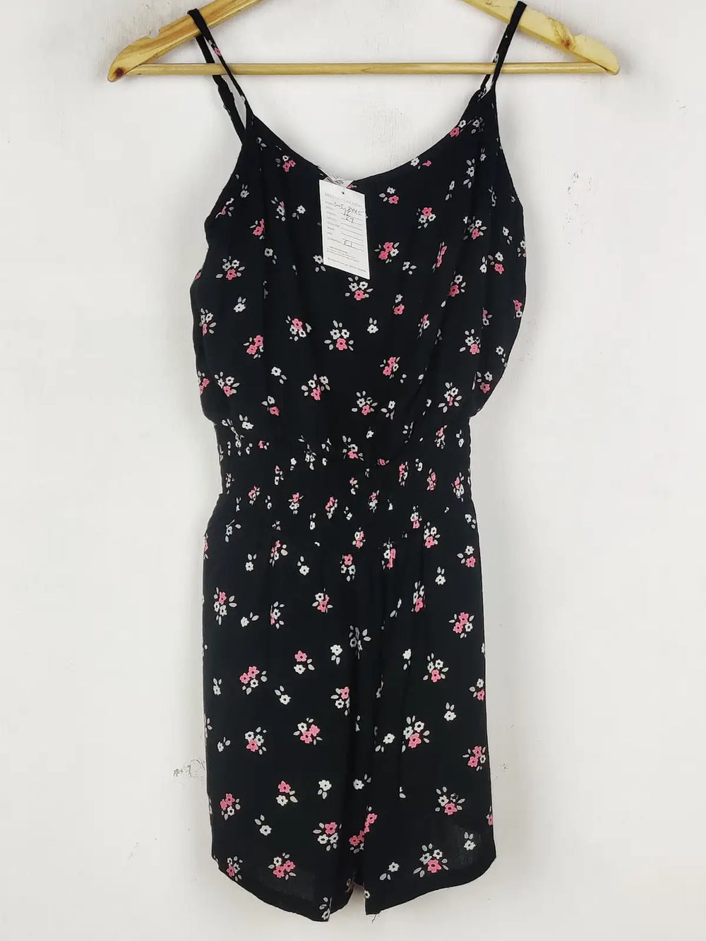 Buy online pre-used pre-loved 100% authentic & Original branded Dunnes Stores (SWT-8445) available in Pakistan. Top international brands avilable.