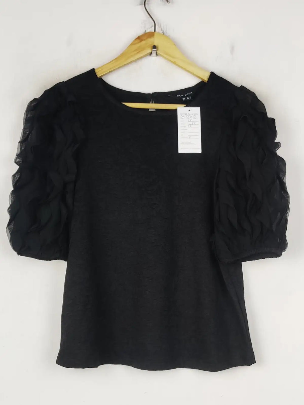 Buy online pre-used pre-loved 100% authentic & Original branded New Look (SWT-8481) available in Pakistan. Top international brands avilable.