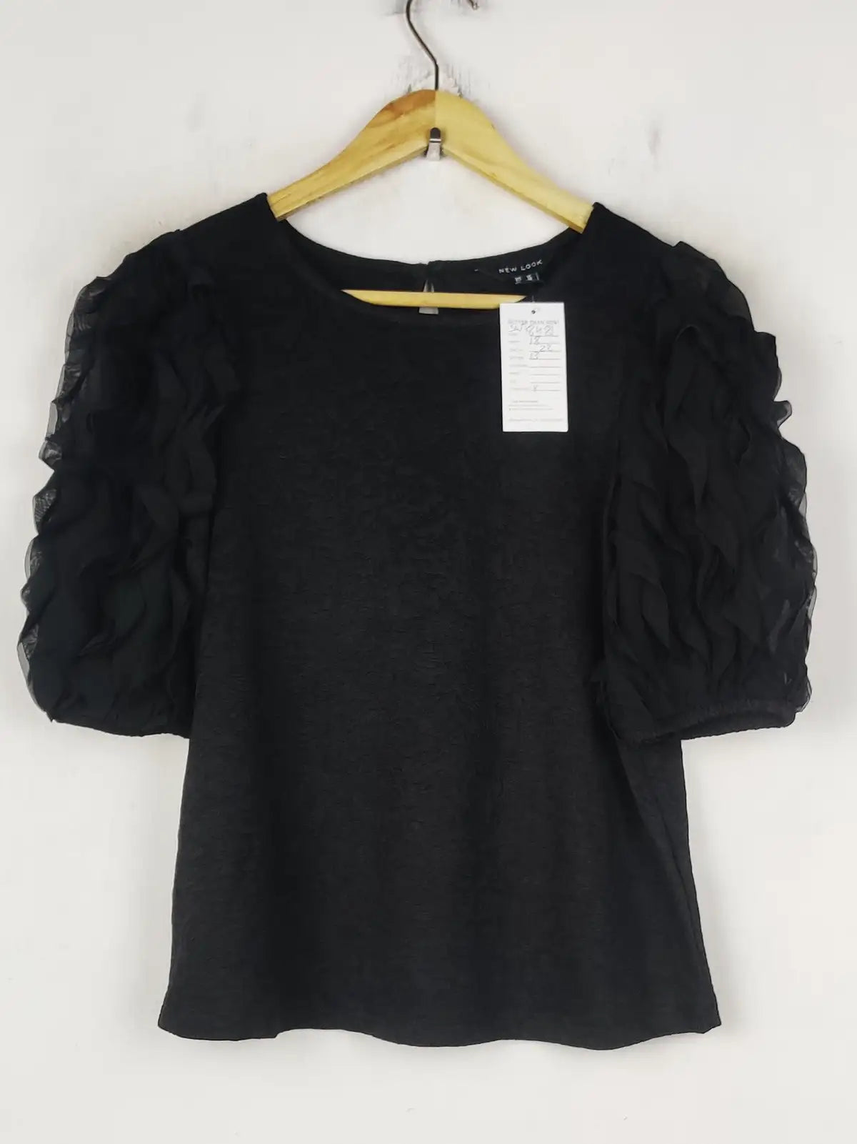 Buy online pre-used pre-loved 100% authentic & Original branded New Look (SWT-8481) available in Pakistan. Top international brands avilable.