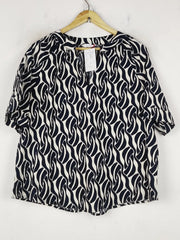 Buy online pre-used pre-loved 100% authentic & Original branded Be De Dri (SWT-8488) available in Pakistan. Top international brands avilable.