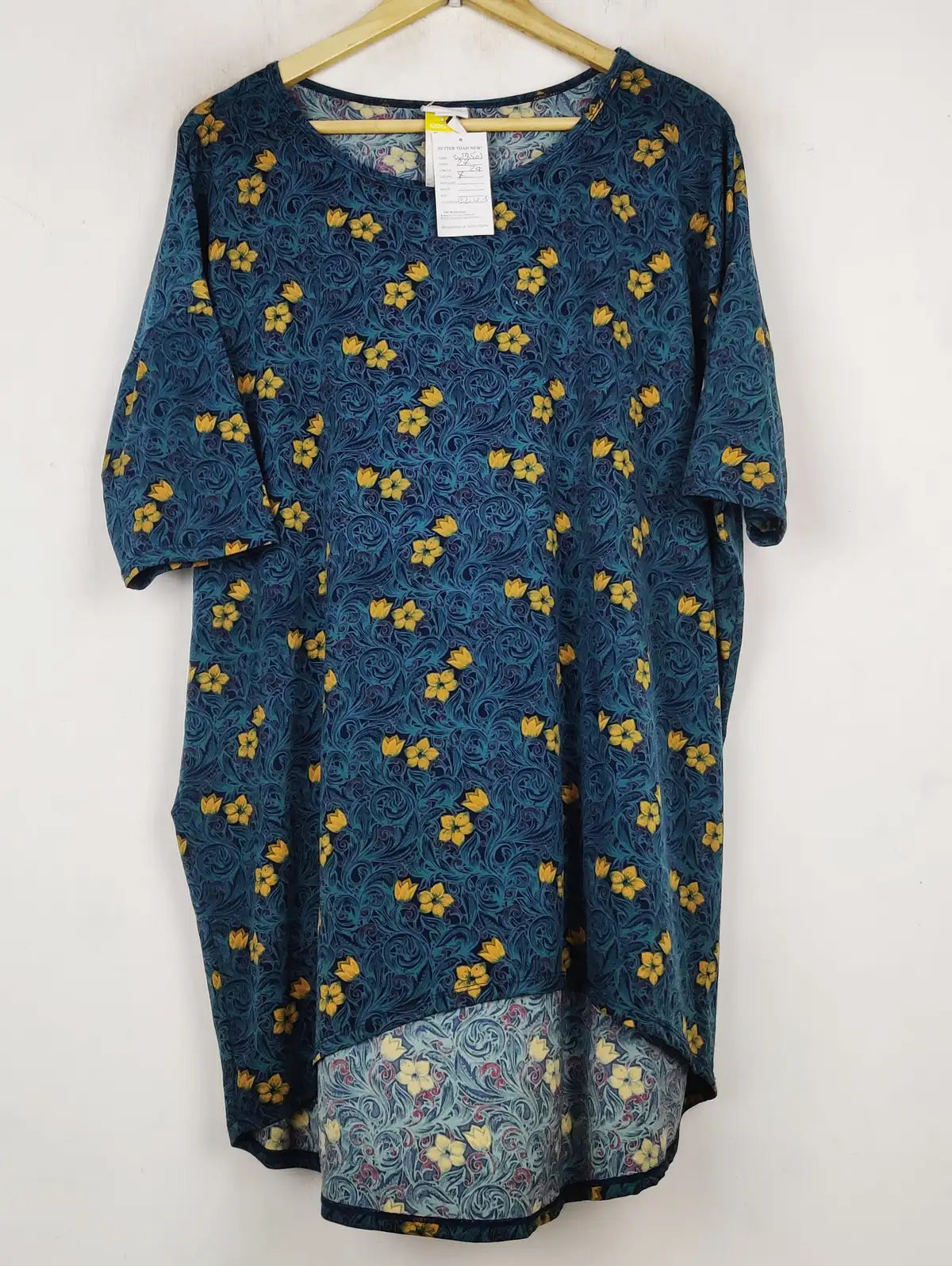 Buy online pre-used pre-loved 100% authentic & Original branded Lularoe (SWT-8503) available in Pakistan. Top international brands avilable.