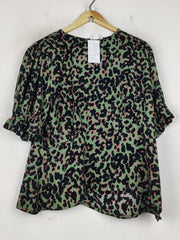 Buy online pre-used pre-loved 100% authentic & Original branded Finery (SWT-8510) available in Pakistan. Top international brands avilable.