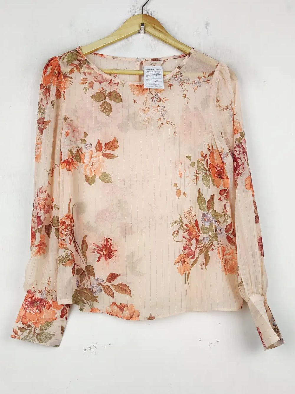 Buy online pre-used pre-loved 100% authentic & Original branded Unknown Brand (SWT-8517) available in Pakistan. Top international brands avilable.