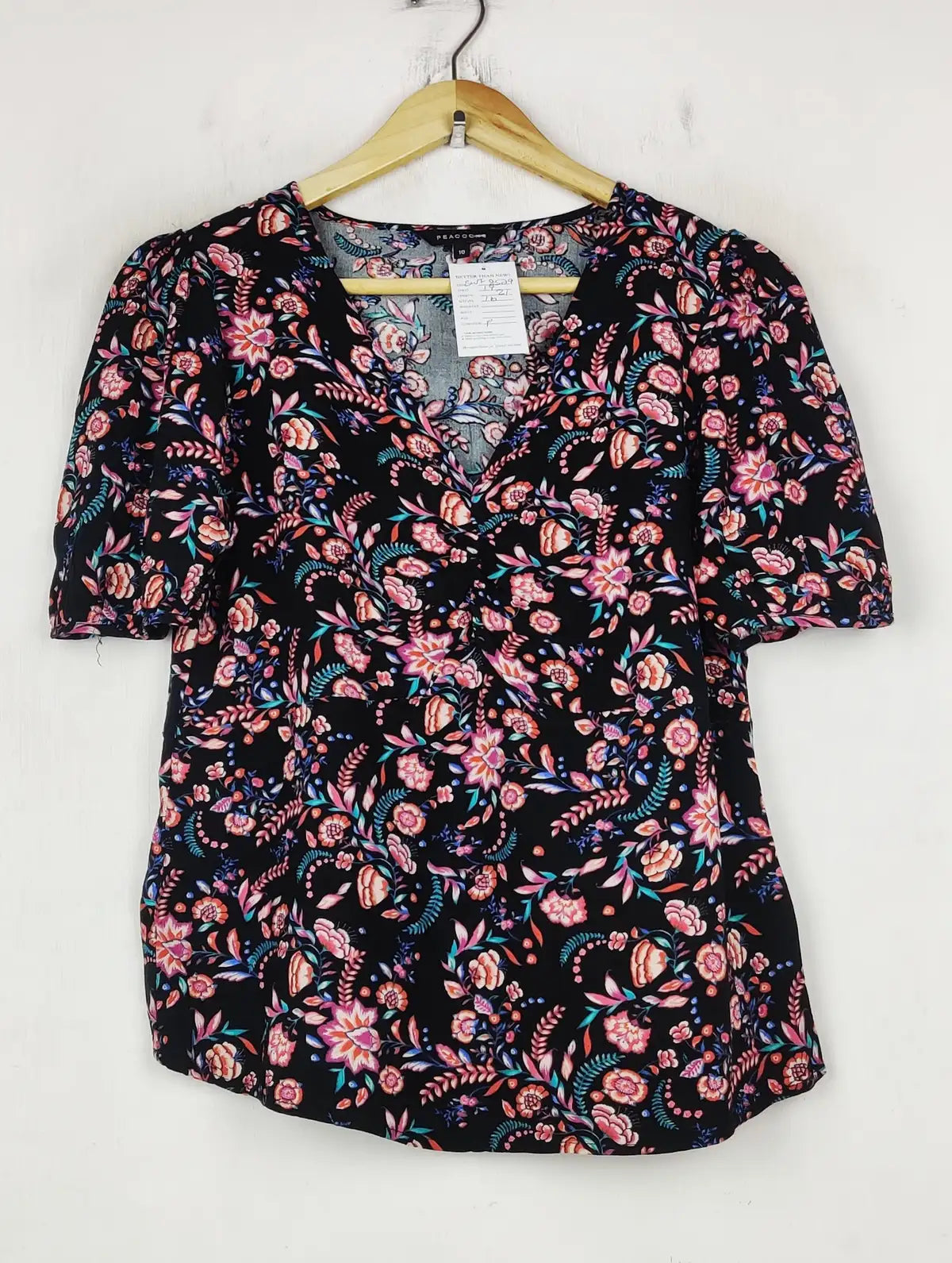 Buy online pre-used pre-loved 100% authentic & Original branded Peacock (SWT-8529) available in Pakistan. Top international brands avilable.