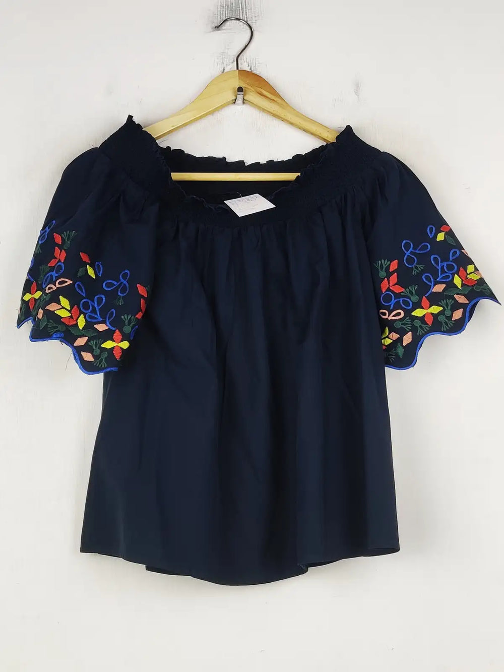 Buy online pre-used pre-loved 100% authentic & Original branded Marks & Spencer (SWT-8536) available in Pakistan. Top international brands avilable.