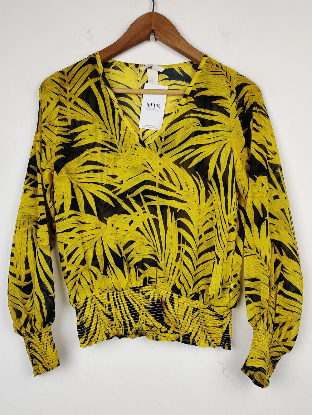 Buy online pre-used pre-loved 100% authentic & Original branded H&M (SWT-853) available in Pakistan. Top international brands avilable.