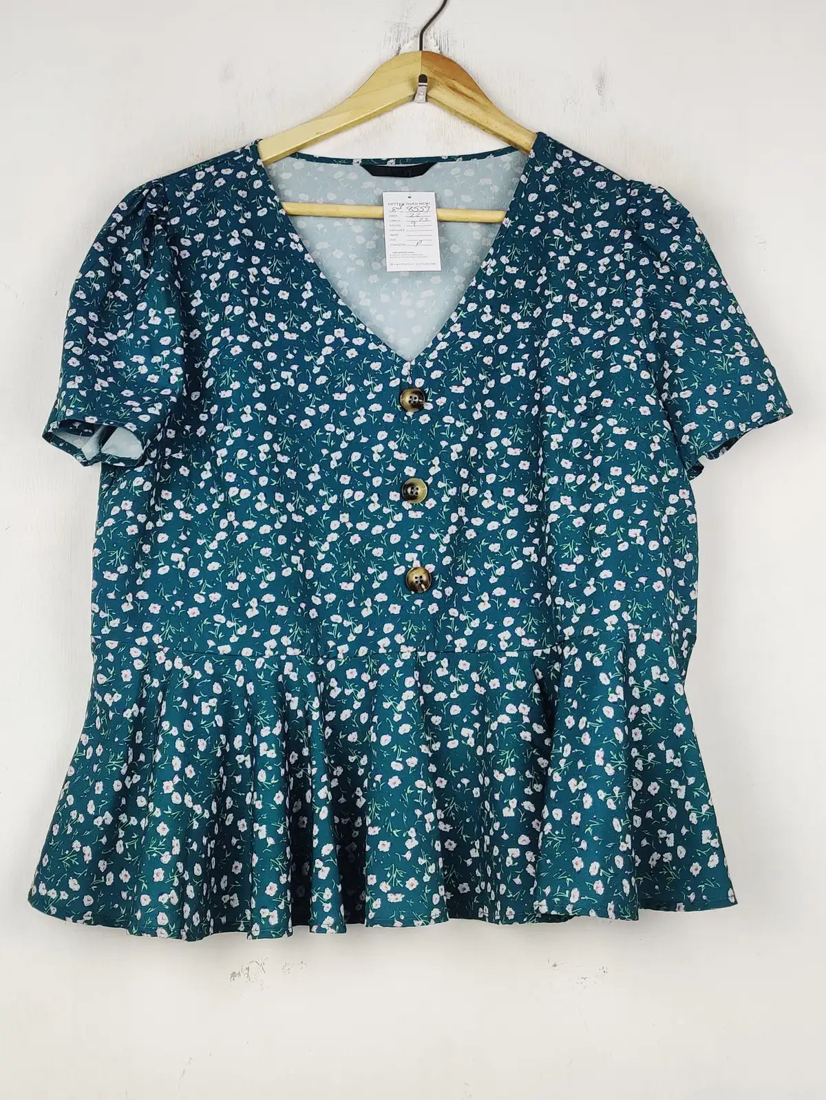 Buy online pre-used pre-loved 100% authentic & Original branded Unknown Brand (SWT-8559) available in Pakistan. Top international brands avilable.
