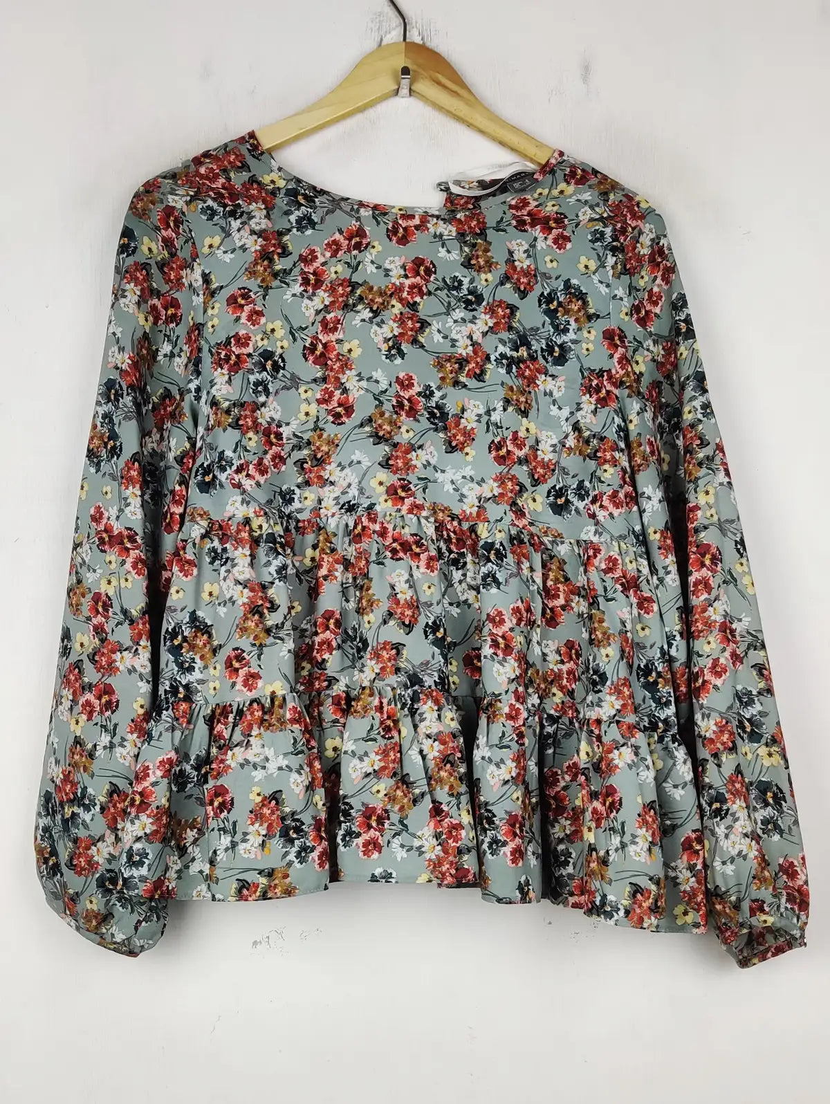 Buy online pre-used pre-loved 100% authentic & Original branded Primark (SWT-8574) available in Pakistan. Top international brands avilable.
