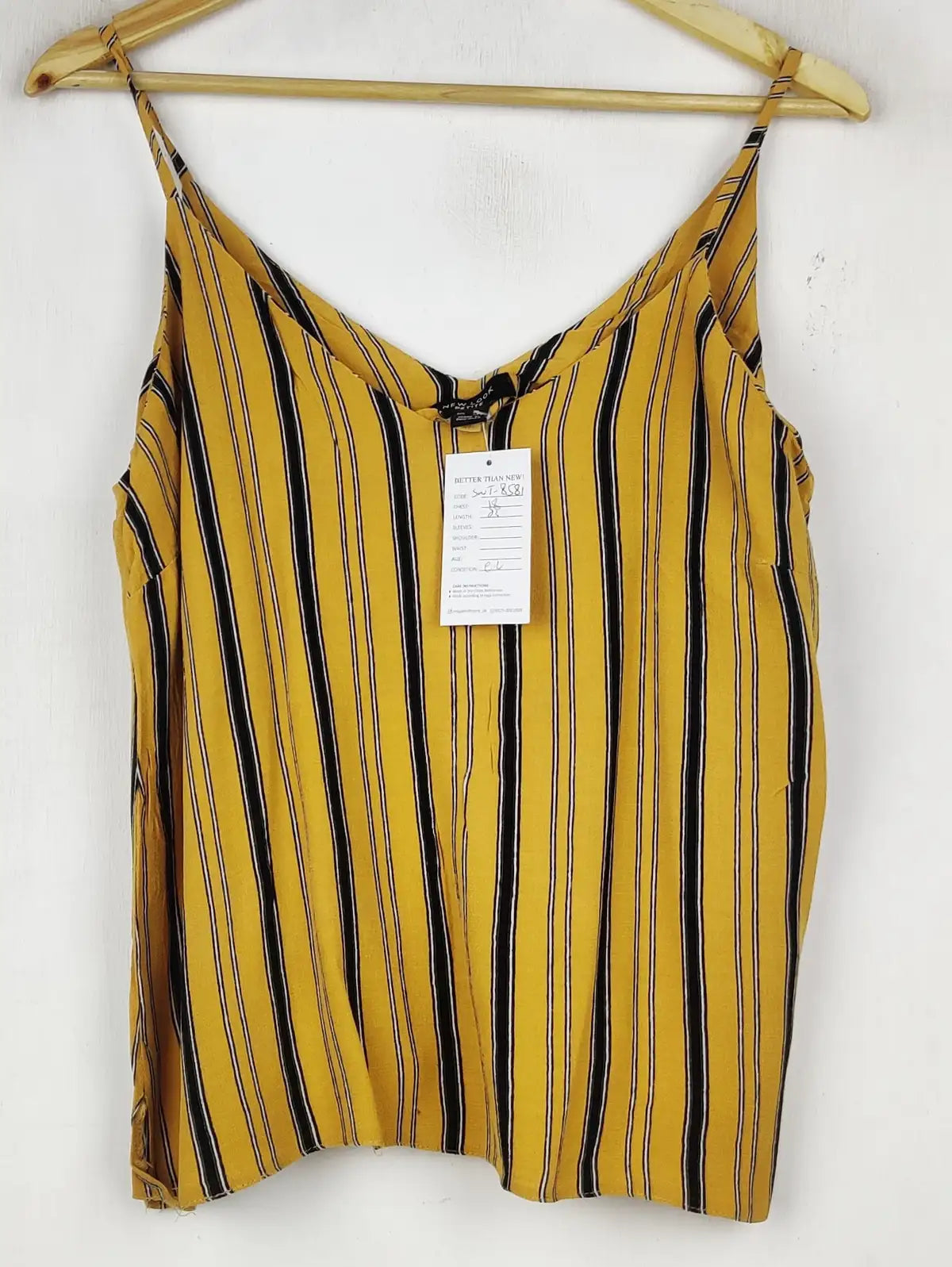Buy online pre-used pre-loved 100% authentic & Original branded New Look (SWT-8581) available in Pakistan. Top international brands avilable.