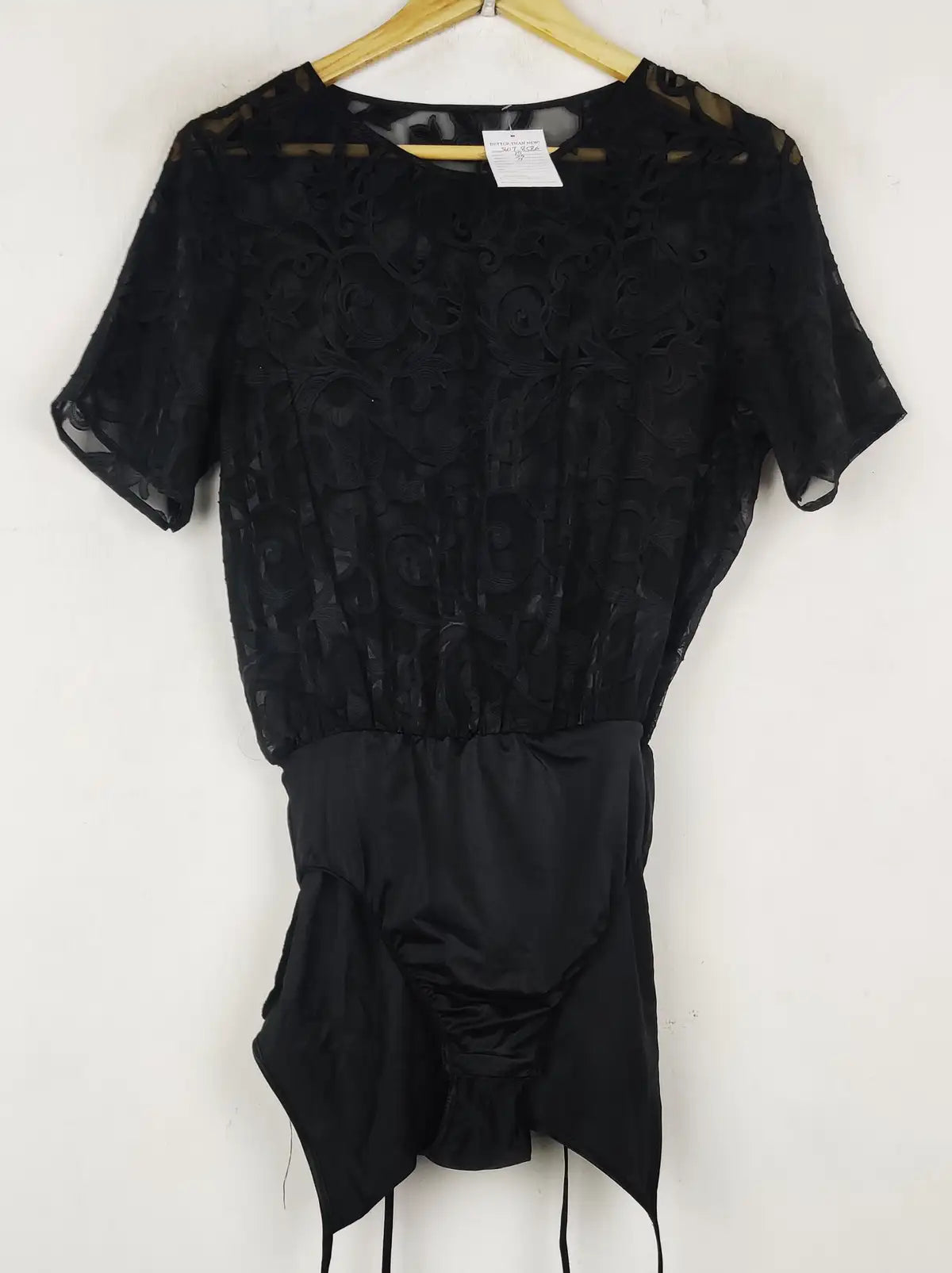 Buy online pre-used pre-loved 100% authentic & Original branded Unknown Brand (SWT-8586) available in Pakistan. Top international brands avilable.