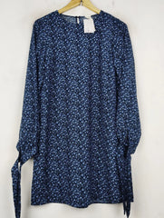 Buy online pre-used pre-loved 100% authentic & Original branded H&M (SWT-8592) available in Pakistan. Top international brands avilable.
