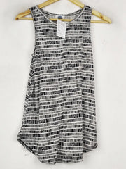 Buy online pre-used pre-loved 100% authentic & Original branded Old Navy (SWT-8596) available in Pakistan. Top international brands avilable.