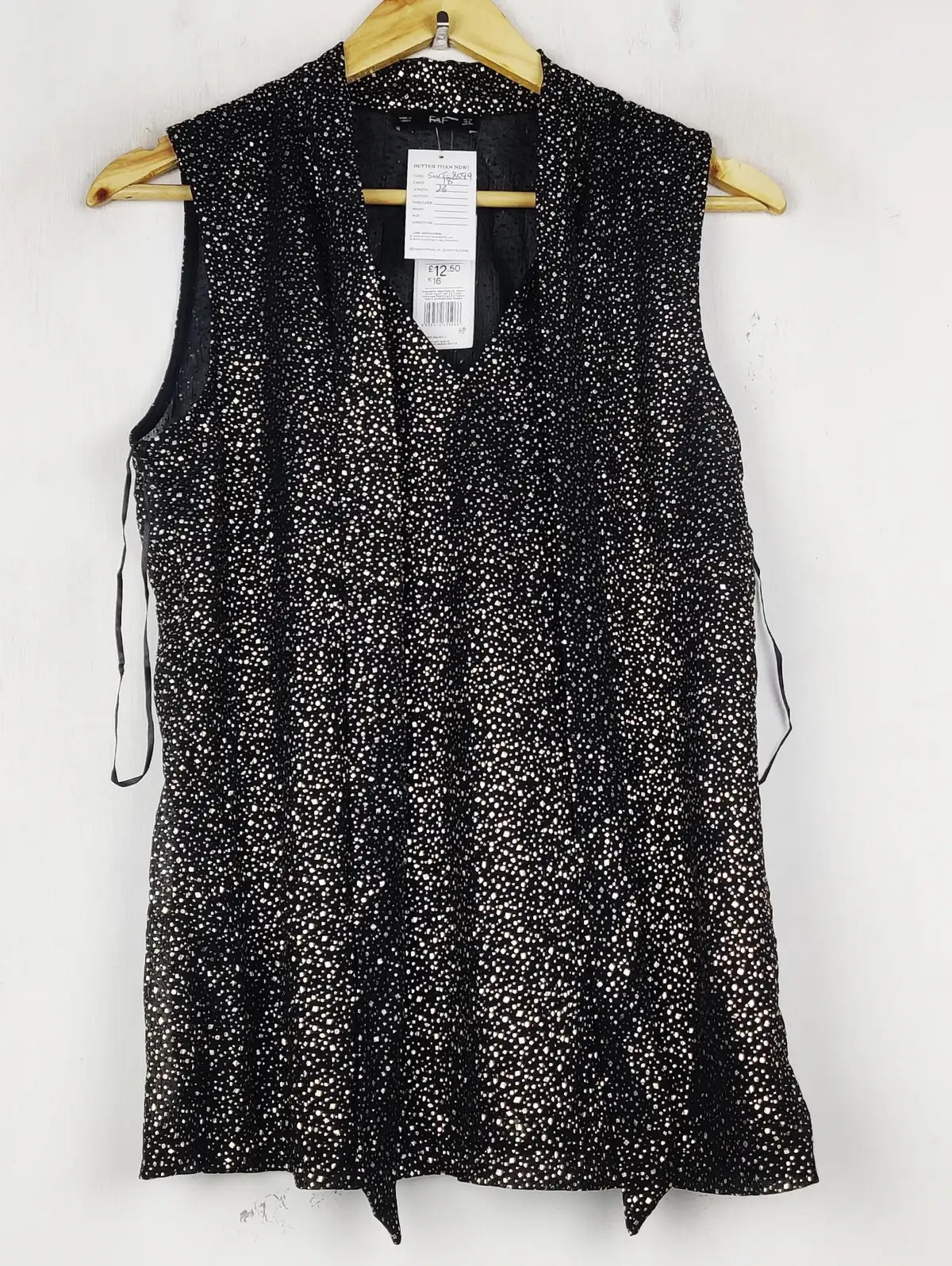 Buy online pre-used pre-loved 100% authentic & Original branded F&F (SWT-8599) available in Pakistan. Top international brands avilable.