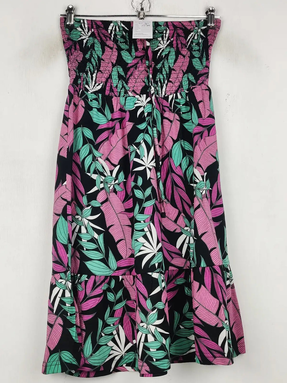 Buy online pre-used pre-loved 100% authentic & Original branded Avenue (SWT-8611) available in Pakistan. Top international brands avilable.