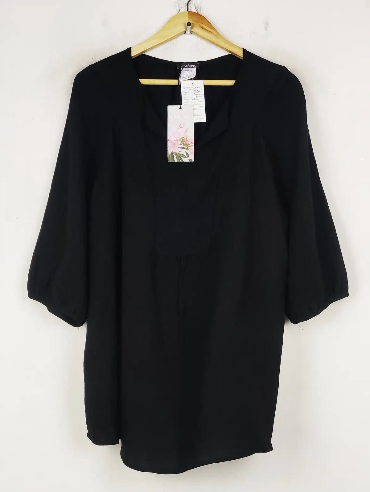 Buy online pre-used pre-loved 100% authentic & Original branded Kim&Co (SWT-8626) available in Pakistan. Top international brands avilable.