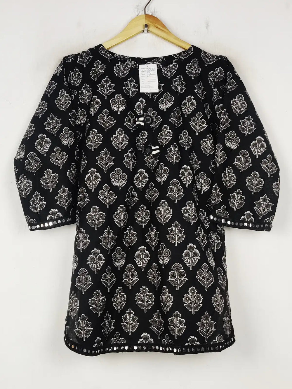 Buy online pre-used pre-loved 100% authentic & Original branded Unknown Brand (SWT-8628) available in Pakistan. Top international brands avilable.