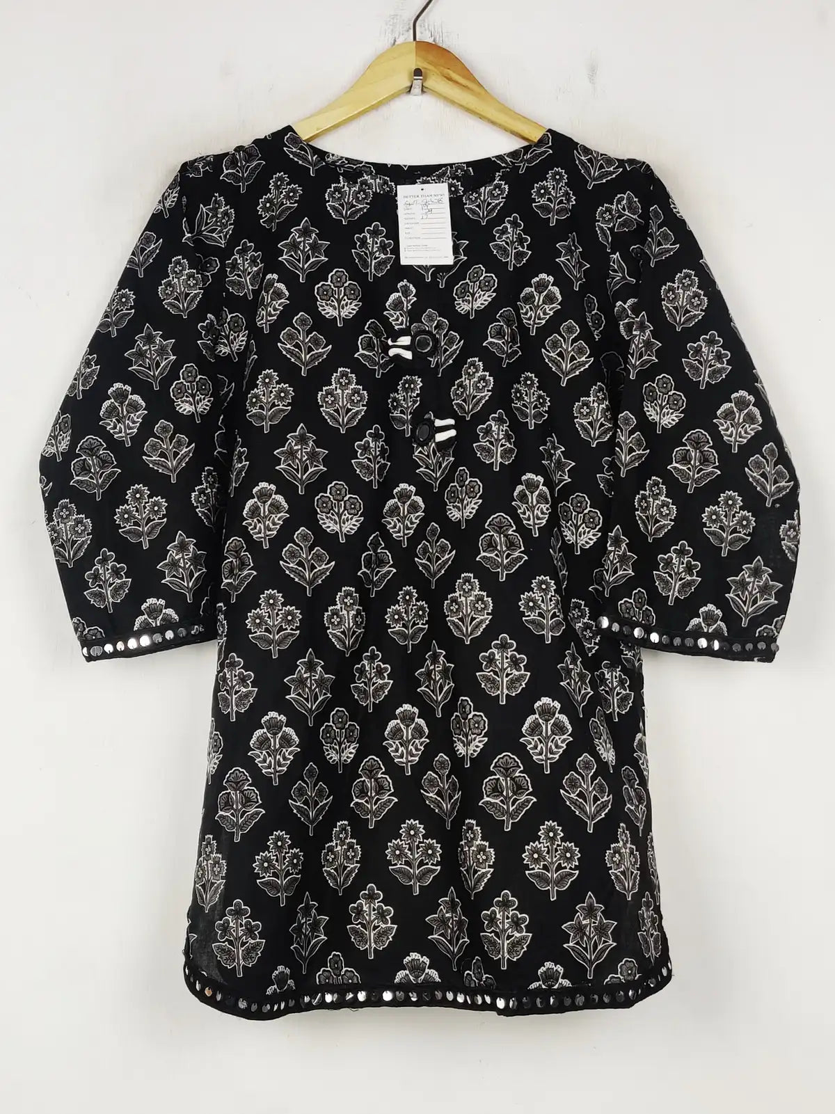 Buy online pre-used pre-loved 100% authentic & Original branded Unknown Brand (SWT-8628) available in Pakistan. Top international brands avilable.