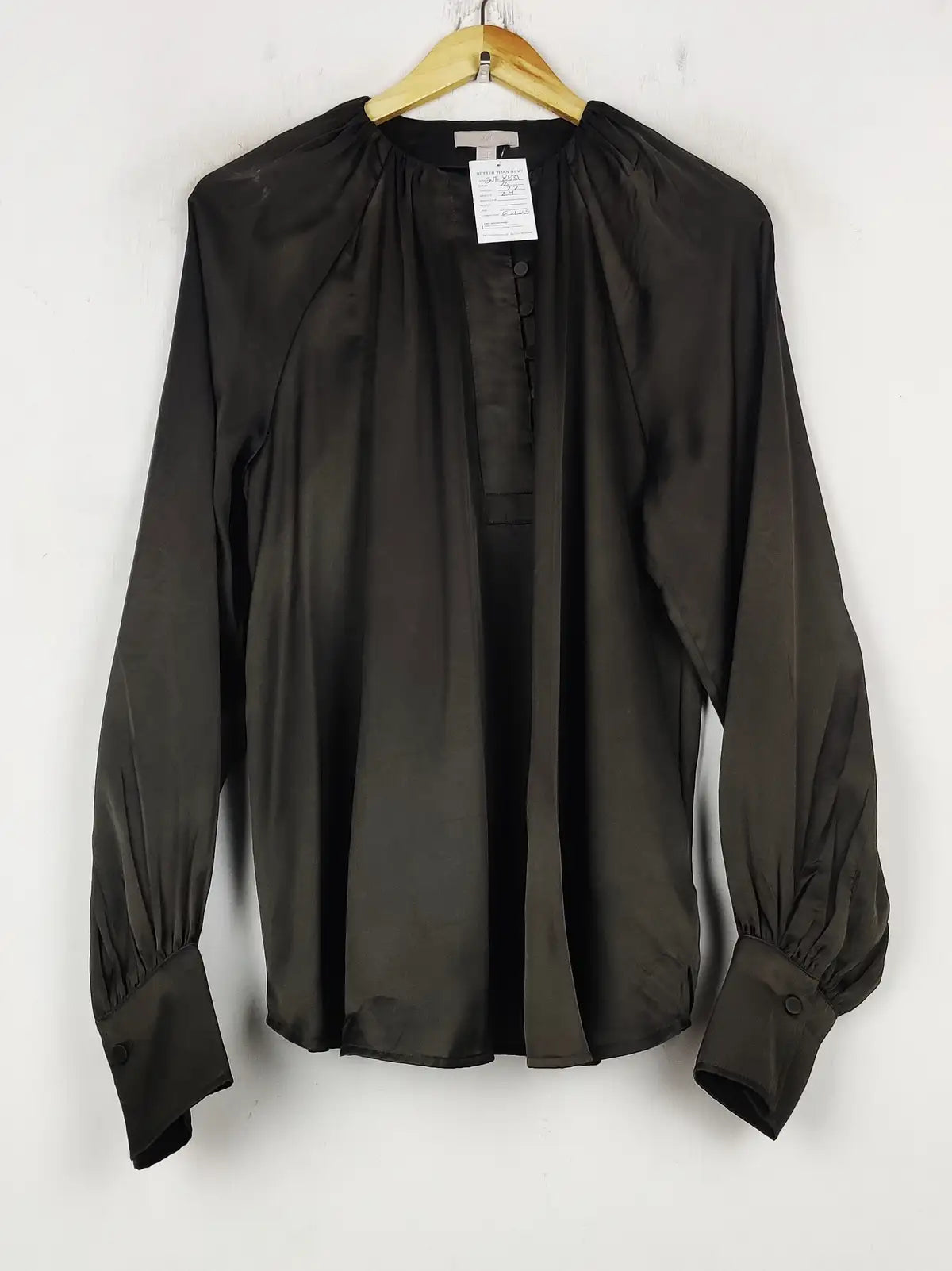 Buy online pre-used pre-loved 100% authentic & Original branded H&M (SWT-8631) available in Pakistan. Top international brands avilable.