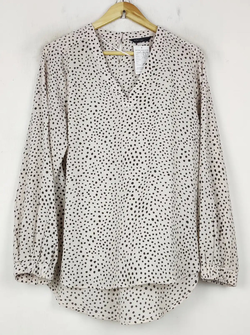 Buy online pre-used pre-loved 100% authentic & Original branded Marks & Spencer (SWT-8632) available in Pakistan. Top international brands avilable.