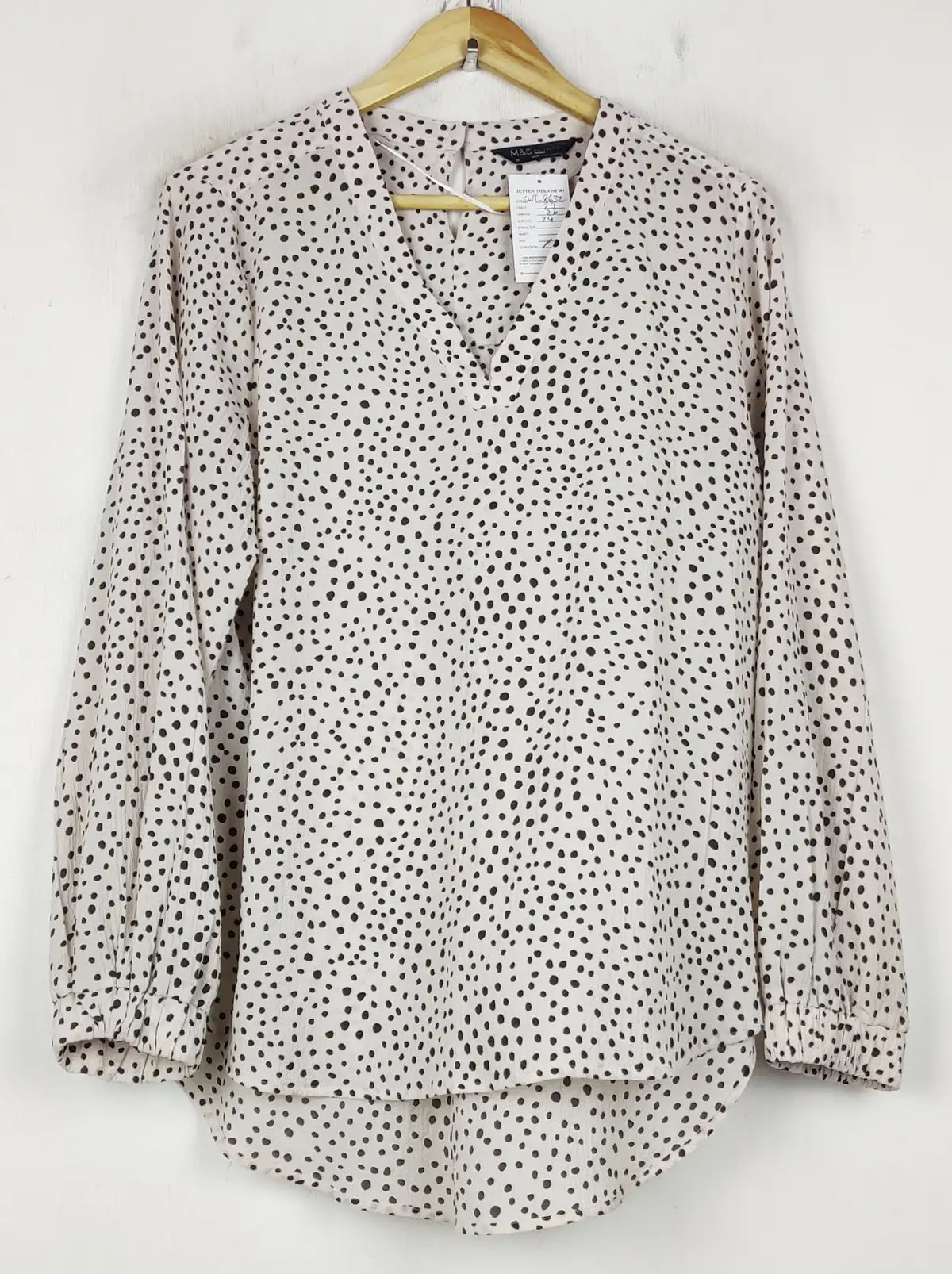 Buy online pre-used pre-loved 100% authentic & Original branded Marks & Spencer (SWT-8632) available in Pakistan. Top international brands avilable.