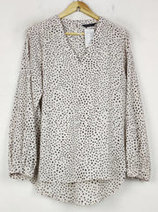 Buy online pre-used pre-loved 100% authentic & Original branded Marks & Spencer (SWT-8632) available in Pakistan. Top international brands avilable.