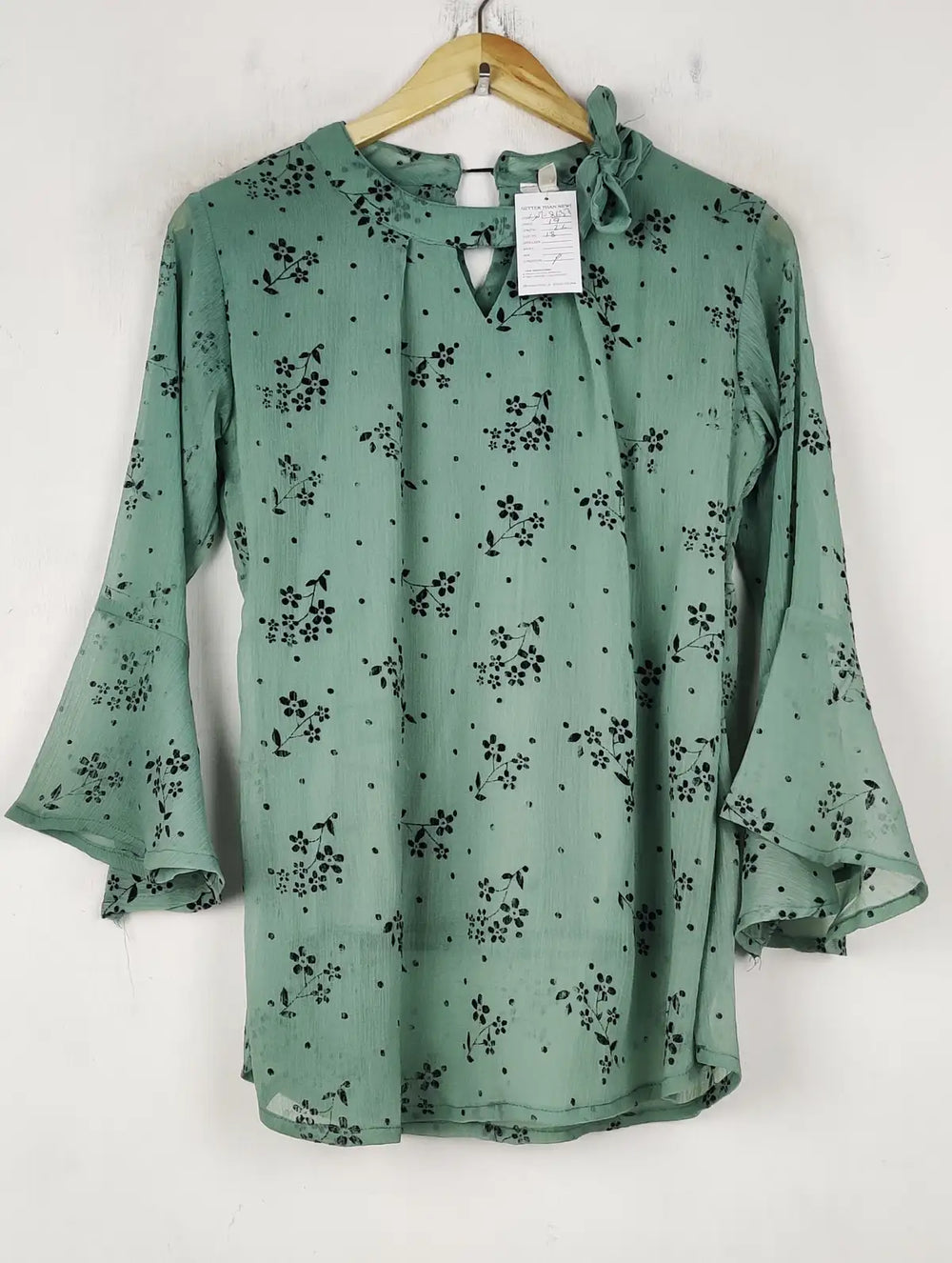 Buy online pre-used pre-loved 100% authentic & Original branded Unknown Brand (SWT-8637) available in Pakistan. Top international brands avilable.
