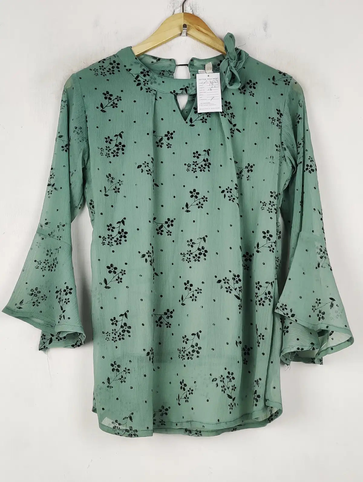 Buy online pre-used pre-loved 100% authentic & Original branded Unknown Brand (SWT-8637) available in Pakistan. Top international brands avilable.