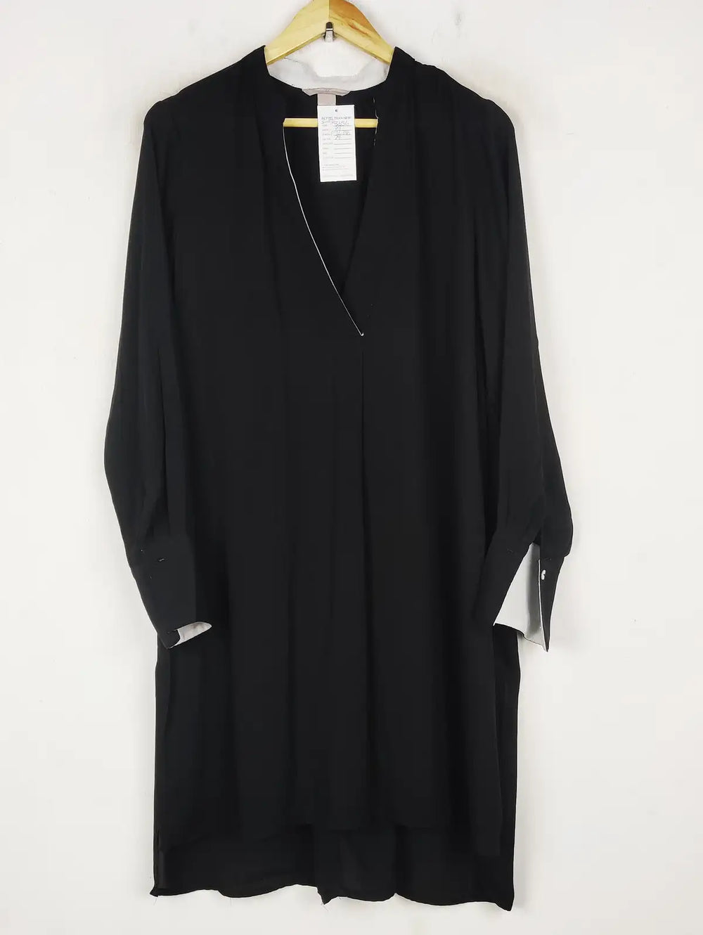Buy online pre-used pre-loved 100% authentic & Original branded H&M (SWT-8656) available in Pakistan. Top international brands avilable.