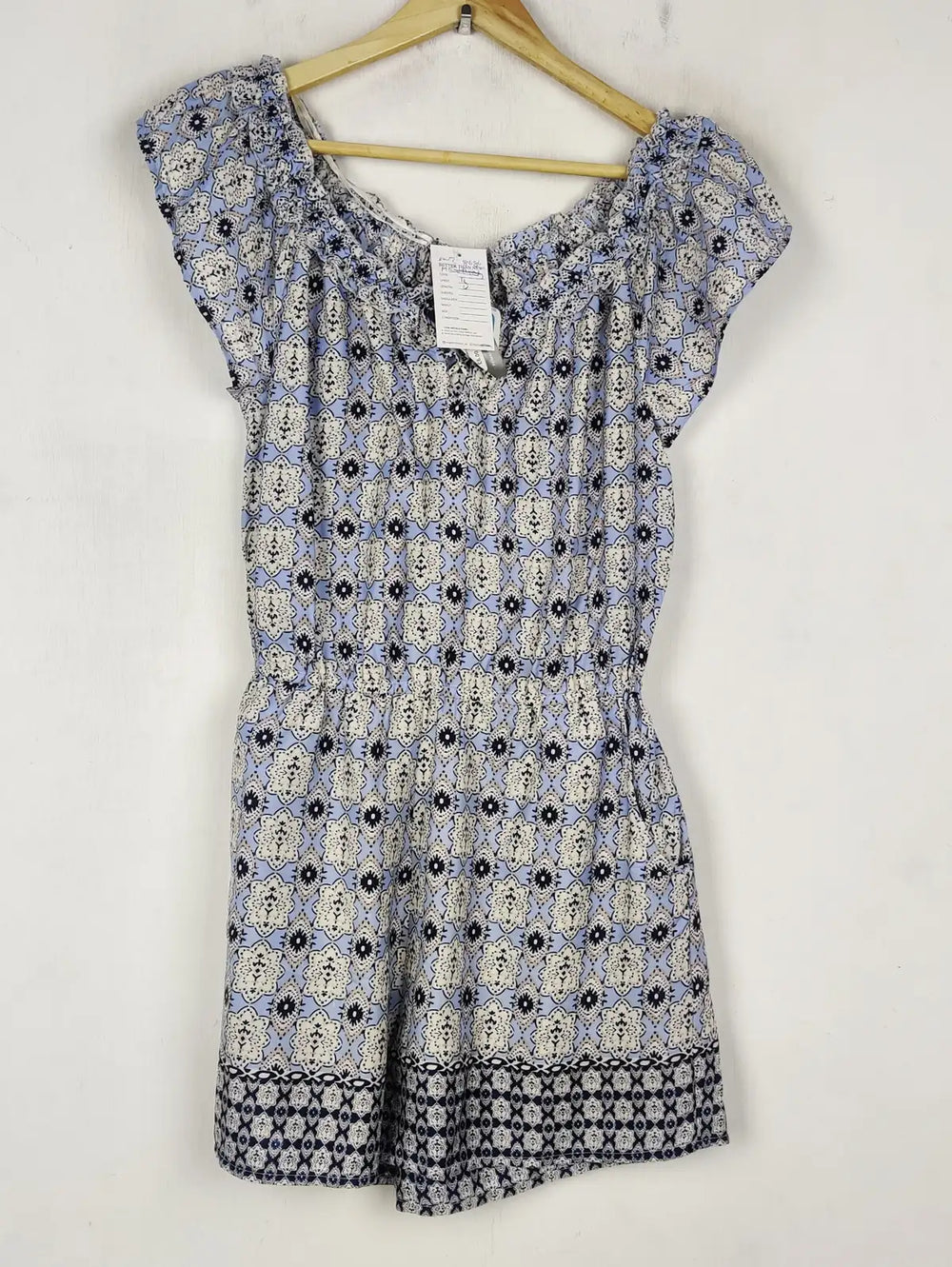 Buy online pre-used pre-loved 100% authentic & Original branded Primark (SWT-8686) available in Pakistan. Top international brands avilable.