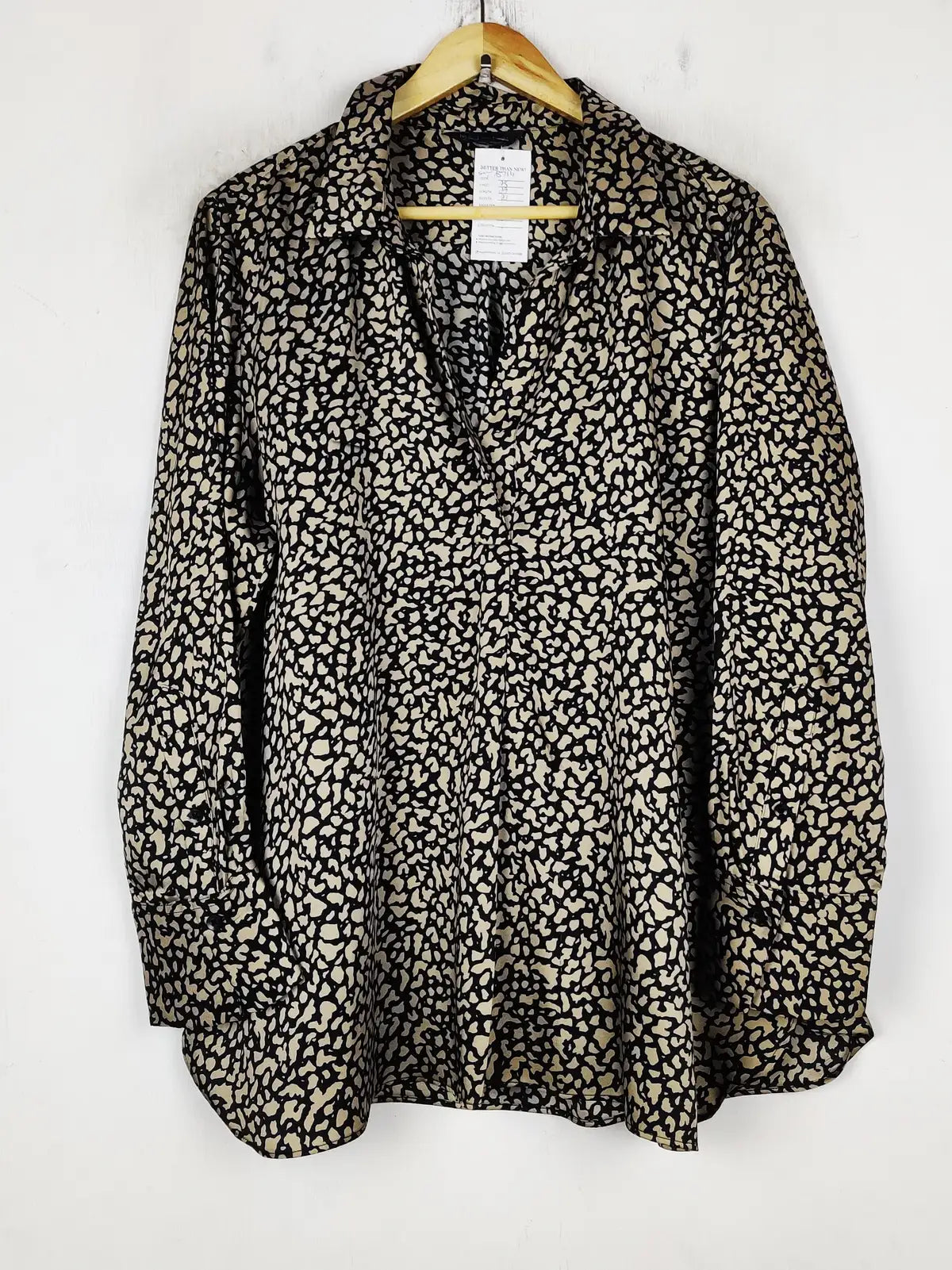 Buy online pre-used pre-loved 100% authentic & Original branded Marks & Spencer (SWT-8714) available in Pakistan. Top international brands avilable.