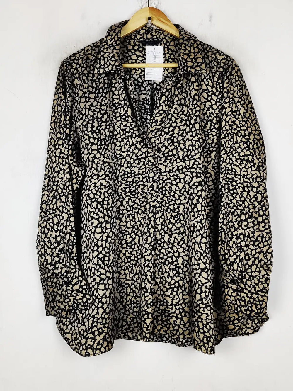 Buy online pre-used pre-loved 100% authentic & Original branded Marks & Spencer (SWT-8714) available in Pakistan. Top international brands avilable.
