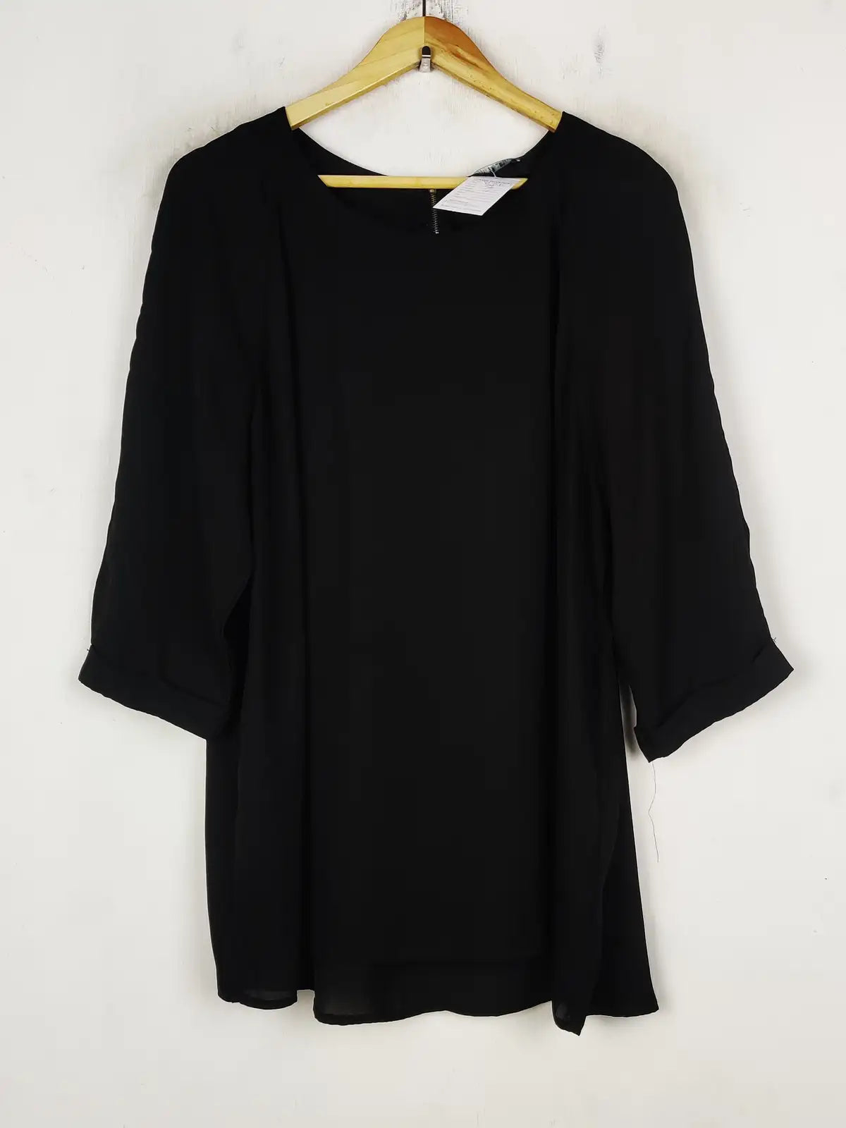 Buy online pre-used pre-loved 100% authentic & Original branded Atmosphere (SWT-8716) available in Pakistan. Top international brands avilable.