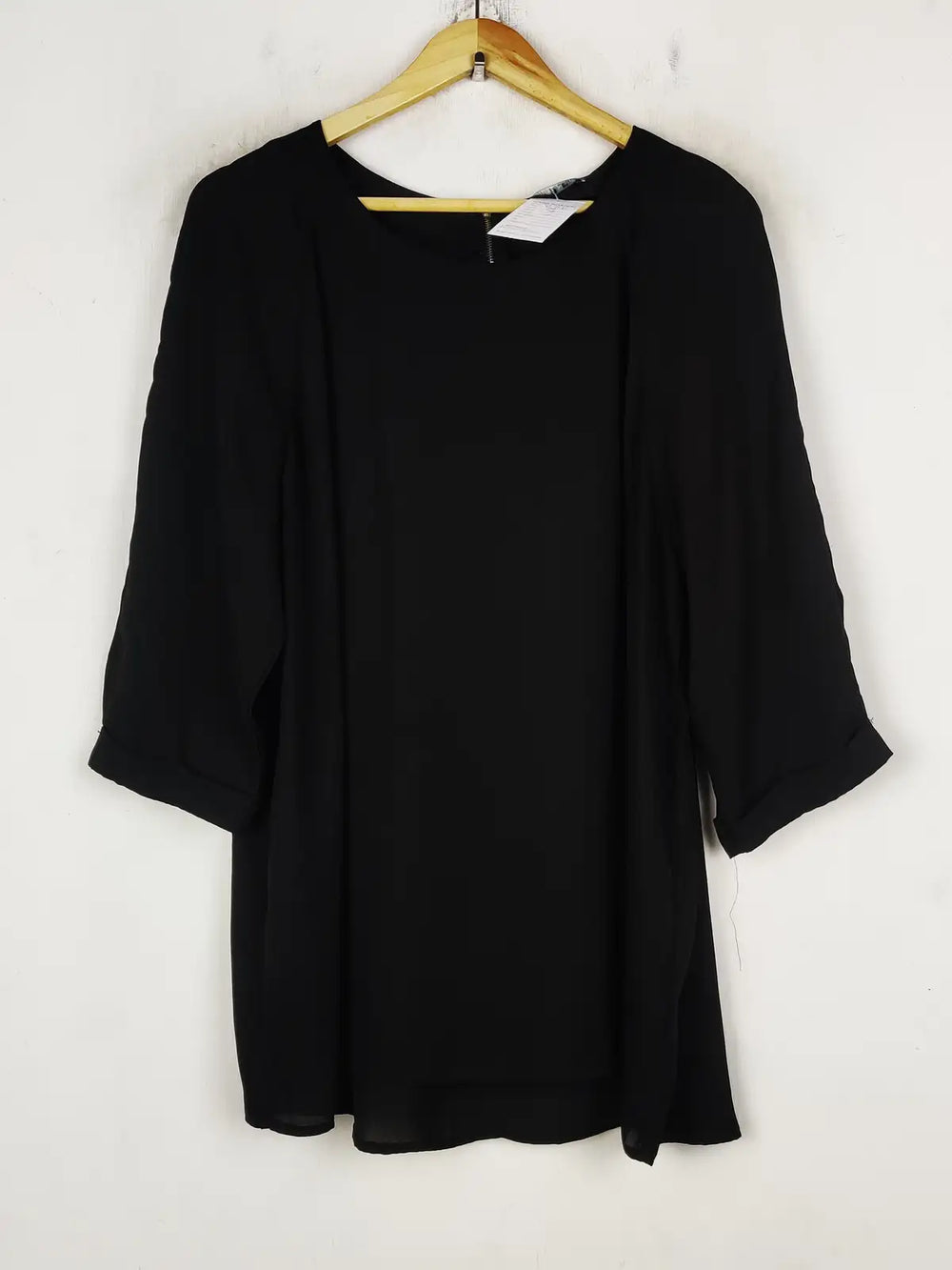 Buy online pre-used pre-loved 100% authentic & Original branded Atmosphere (SWT-8716) available in Pakistan. Top international brands avilable.