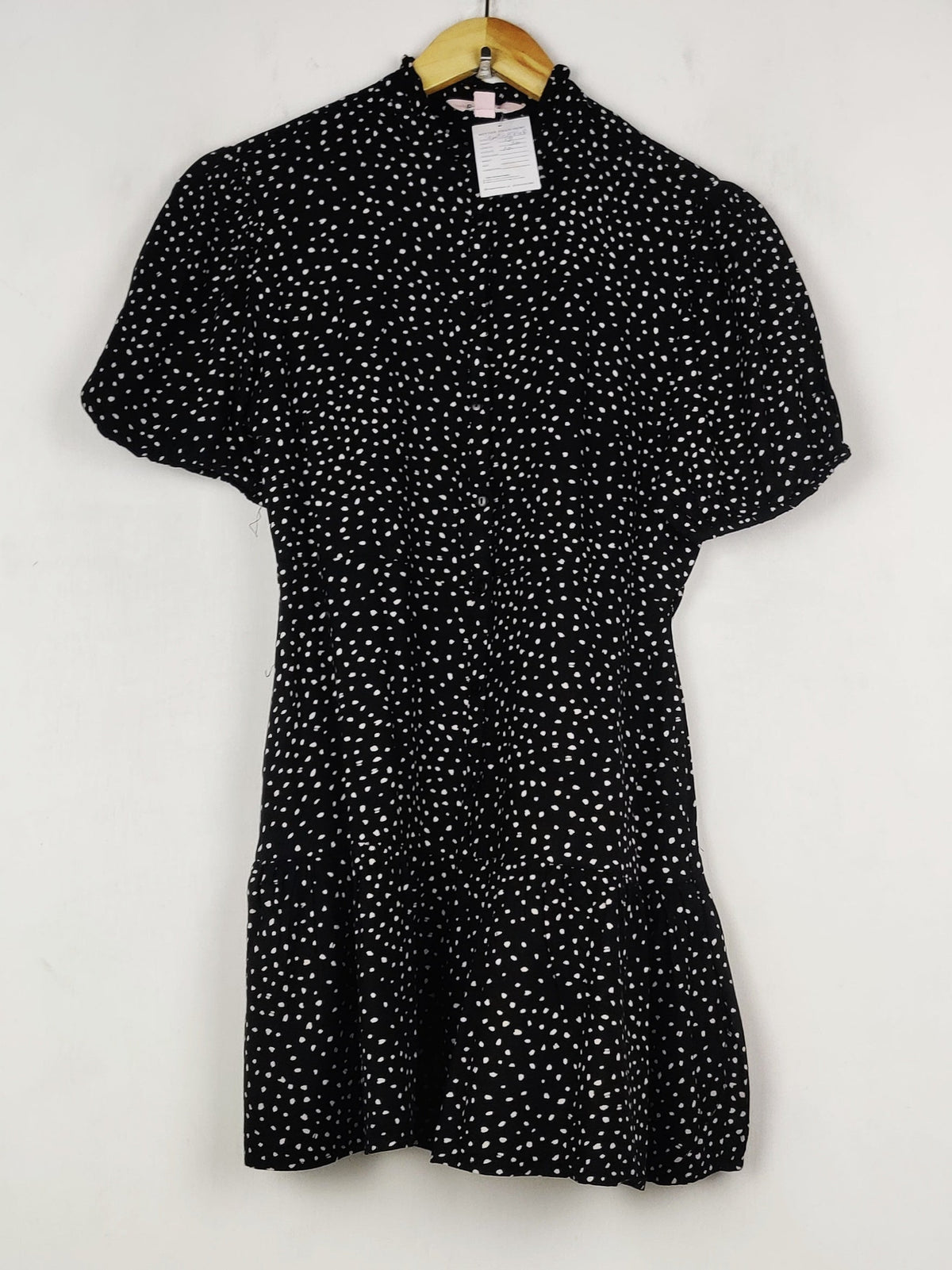 Buy online pre-used pre-loved 100% authentic & Original branded Petites (SWT-8748) available in Pakistan. Top international brands avilable.