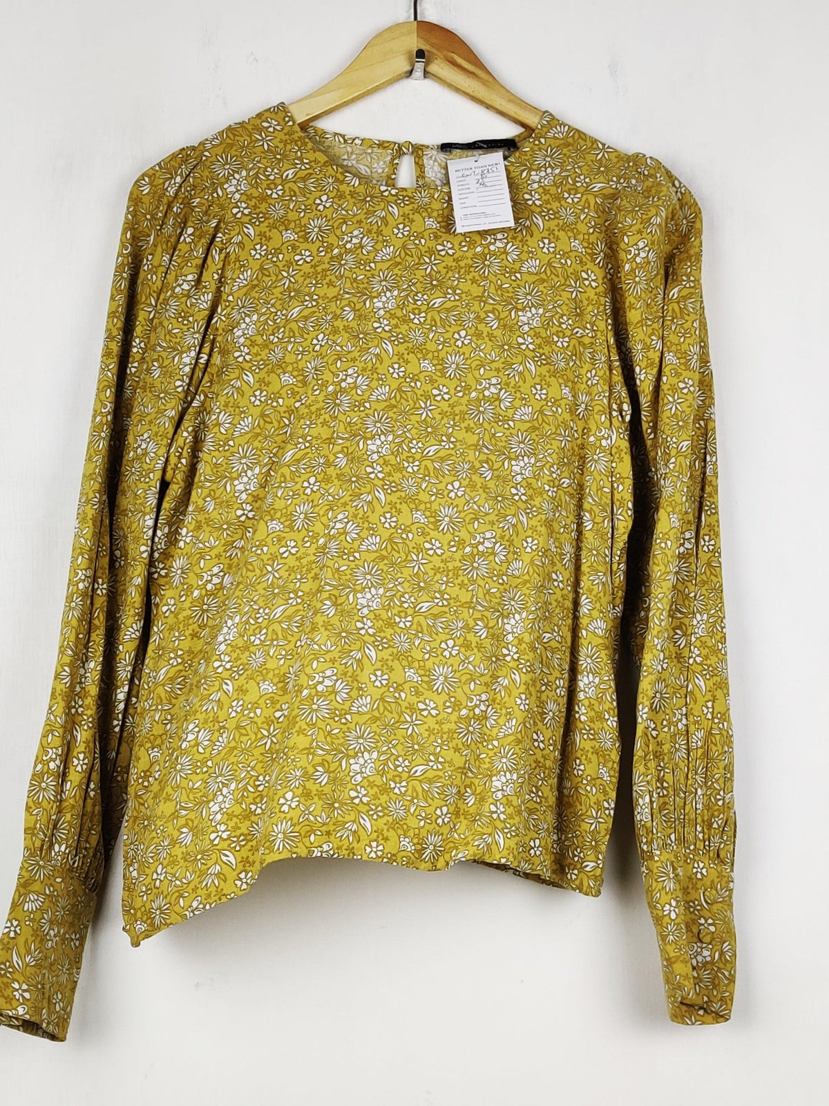 Buy online pre-used pre-loved 100% authentic & Original branded Marks & Spencer (SWT-8751) available in Pakistan. Top international brands avilable.
