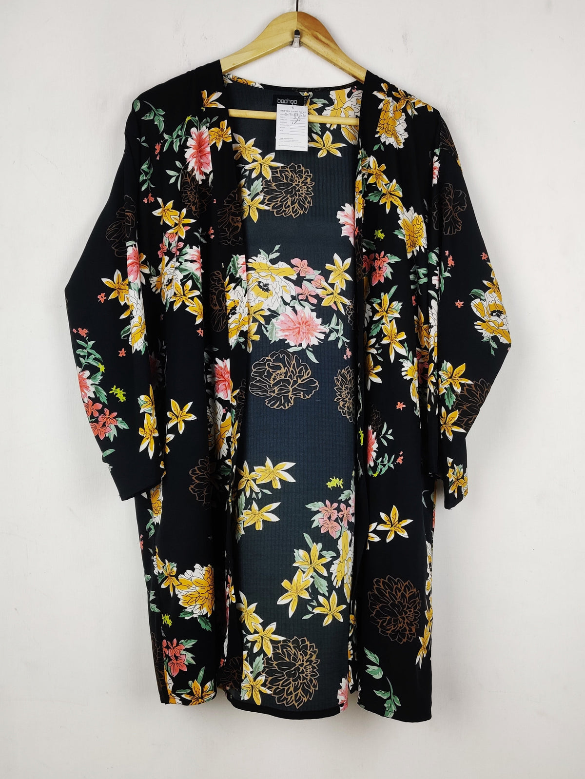 Buy online pre-used pre-loved 100% authentic & Original branded Boohoo (SWT-8756) available in Pakistan. Top international brands avilable.