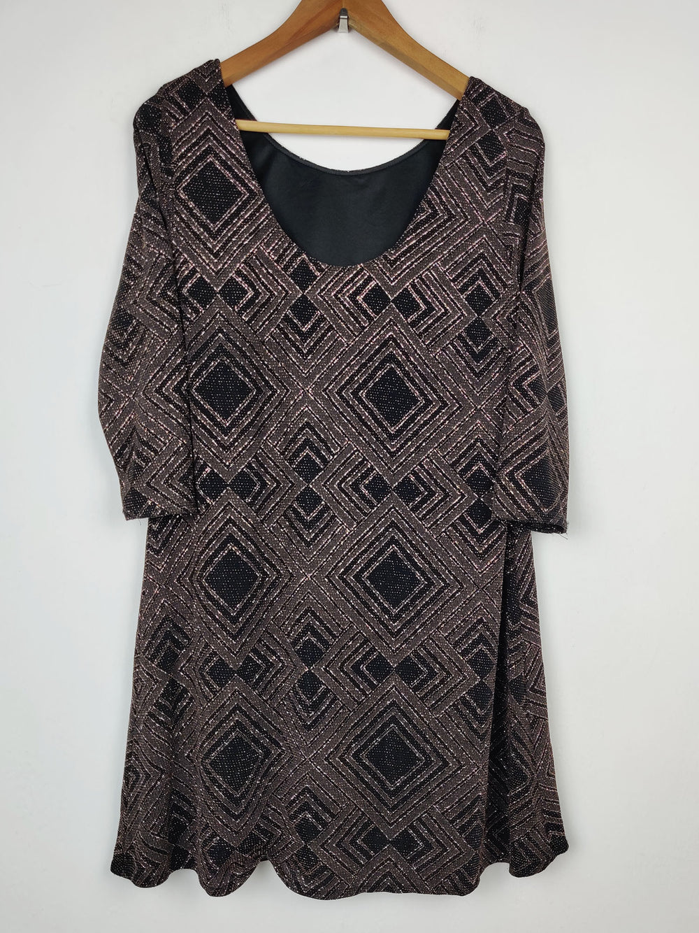 Buy online pre-used pre-loved 100% authentic & Original branded F&F (SWT-875) available in Pakistan. Top international brands avilable.