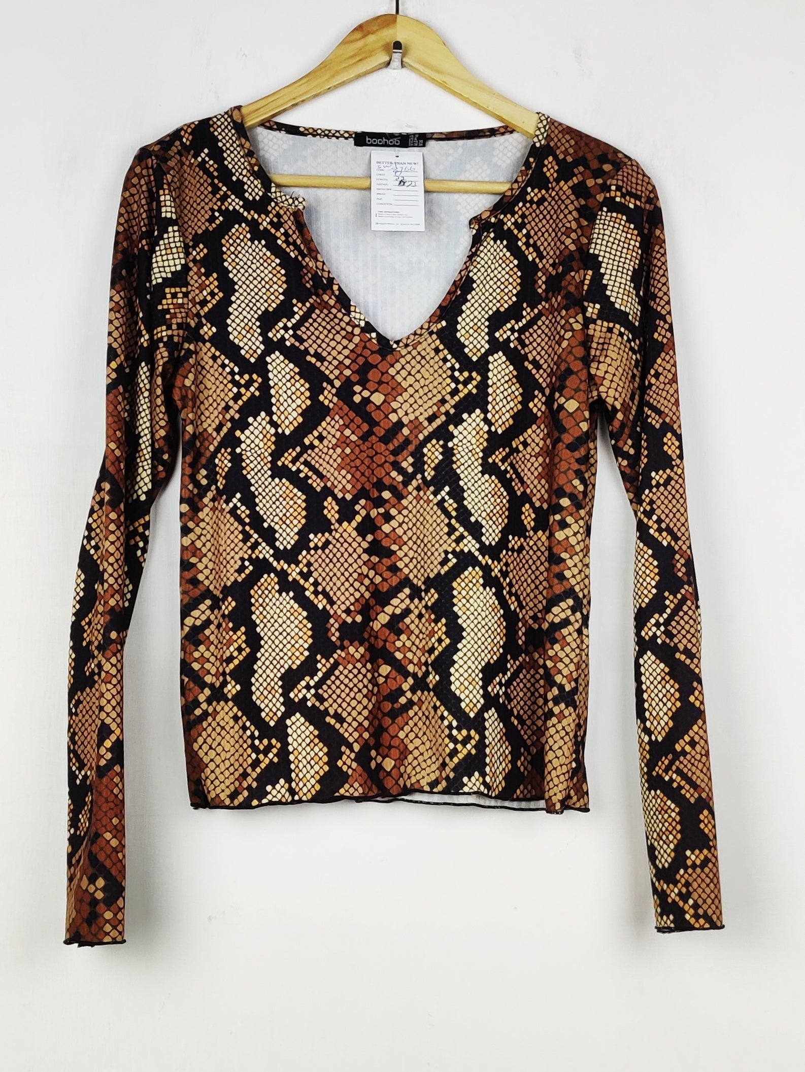 Buy online pre-used pre-loved 100% authentic & Original branded Boohoo (SWT-8766) available in Pakistan. Top international brands avilable.