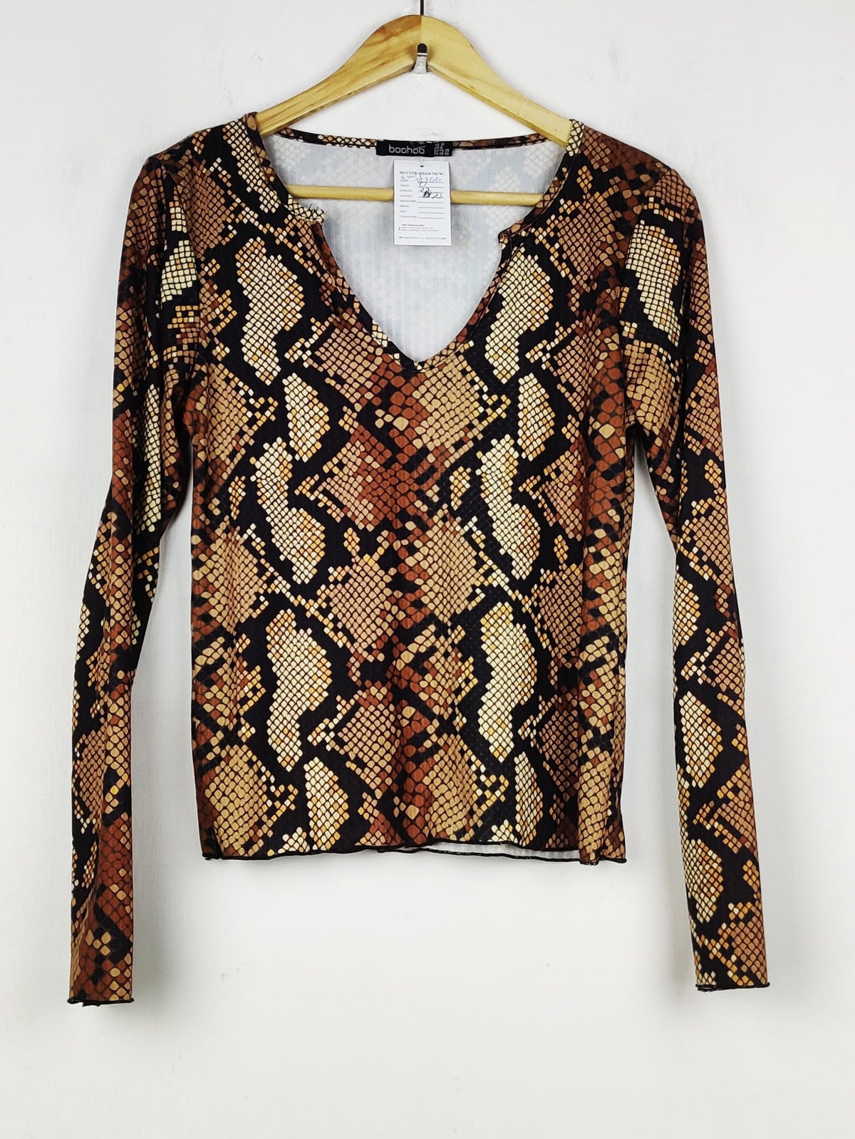 Buy online pre-used pre-loved 100% authentic & Original branded Boohoo (SWT-8766) available in Pakistan. Top international brands avilable.