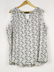 Buy online pre-used pre-loved 100% authentic & Original branded Marks & Spencer (SWT-8770) available in Pakistan. Top international brands avilable.