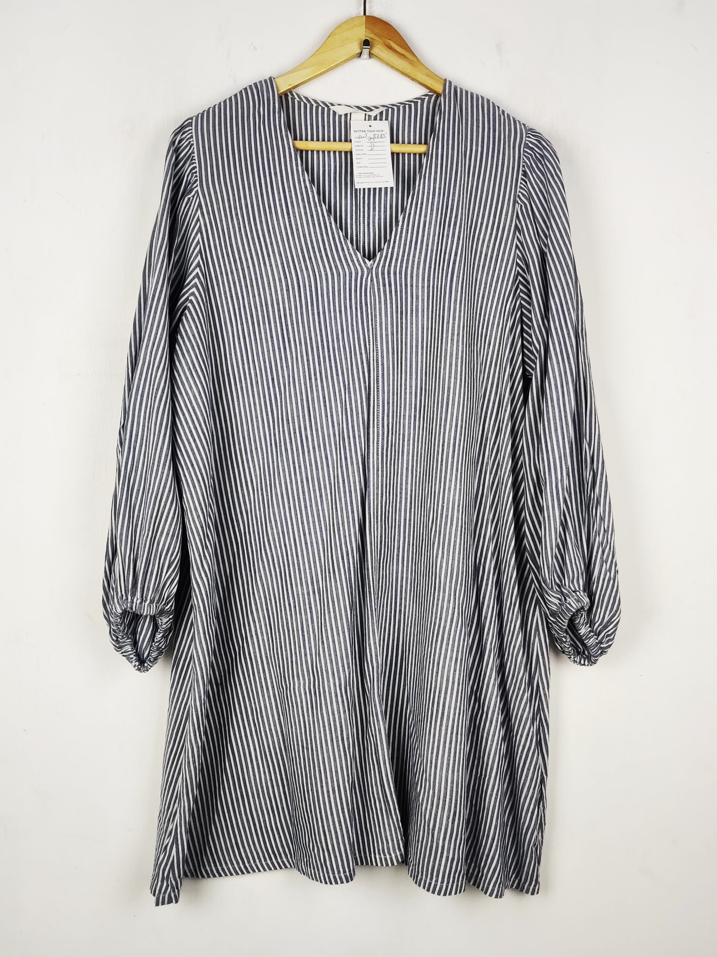 Buy online pre-used pre-loved 100% authentic & Original branded H&M (SWT-8785) available in Pakistan. Top international brands avilable.